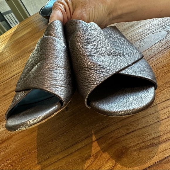 Vince Karsen Women’s Leather Sandals Slip On Slides Bronze Pebbled Block Heel 11 - Picture 5 of 12